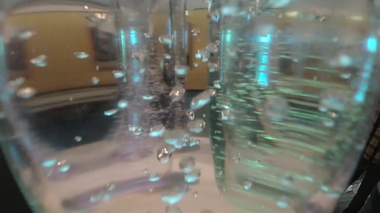 Small bubbles in front of refracted glass ridges