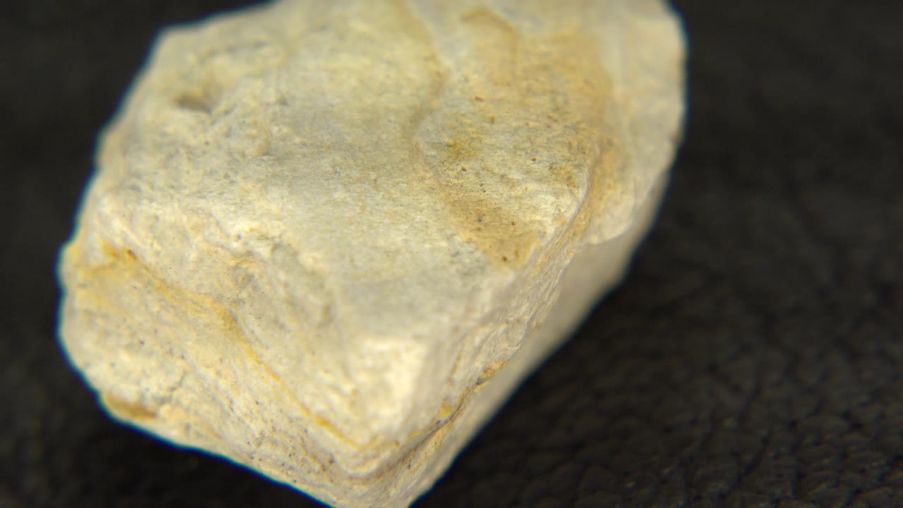 Rotated yellow stone with blunt front corner