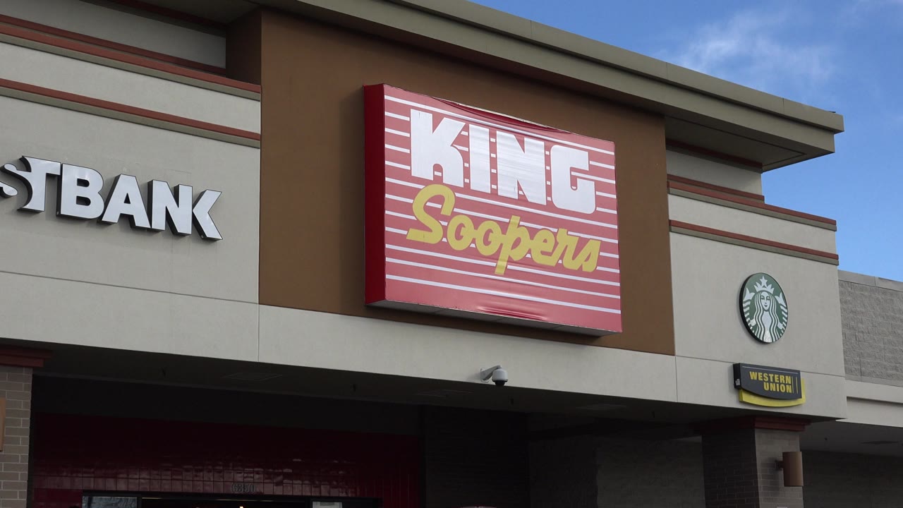 Strip mall facade with 1stBank, King Soopers, Starbucks, and Western Union signs.