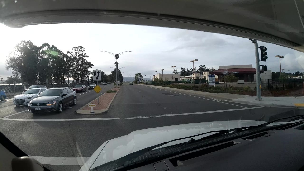 Intersection with traffic lights and waiting cars.