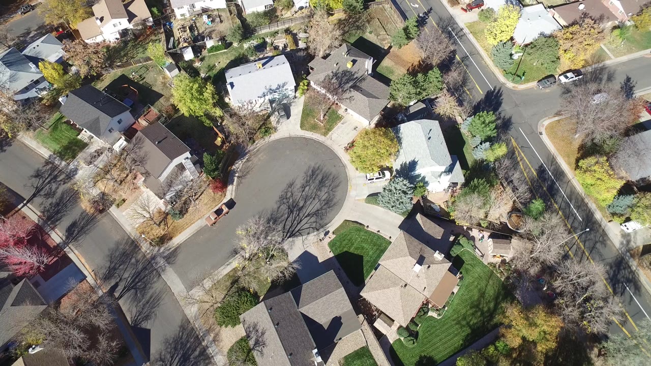 Hidden Lake, Colorado aerial frame with the cul-de-sac slightly shifted in view, bordered by rooftops, yards, sidewalks, and no visible people.