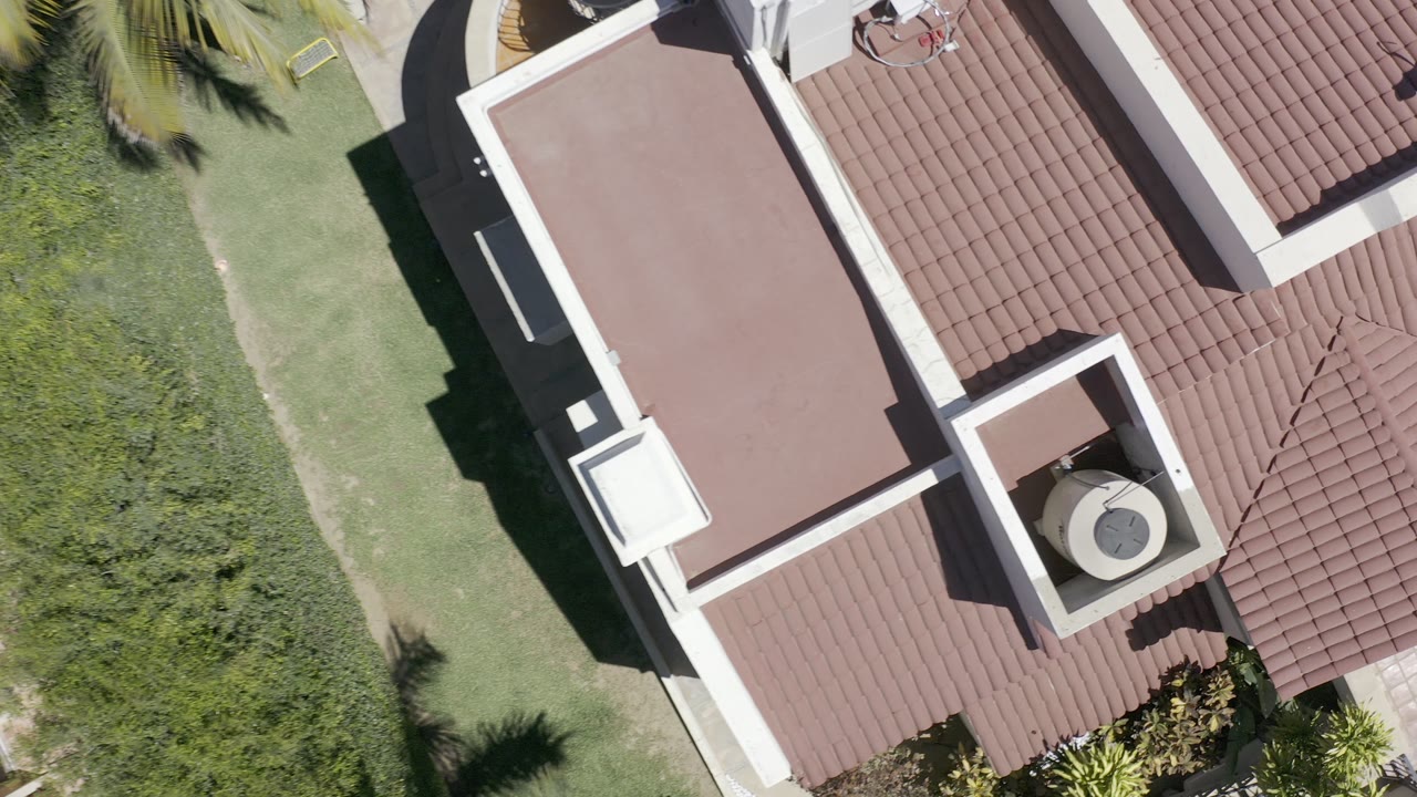 Top-down villa roof with garden and rooftop utility area.