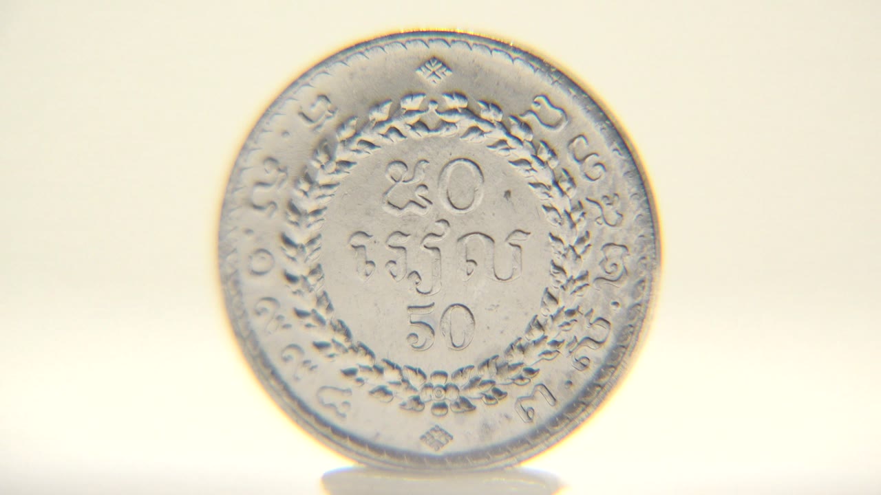Large close-up of the coin face with numerals and border engravings.