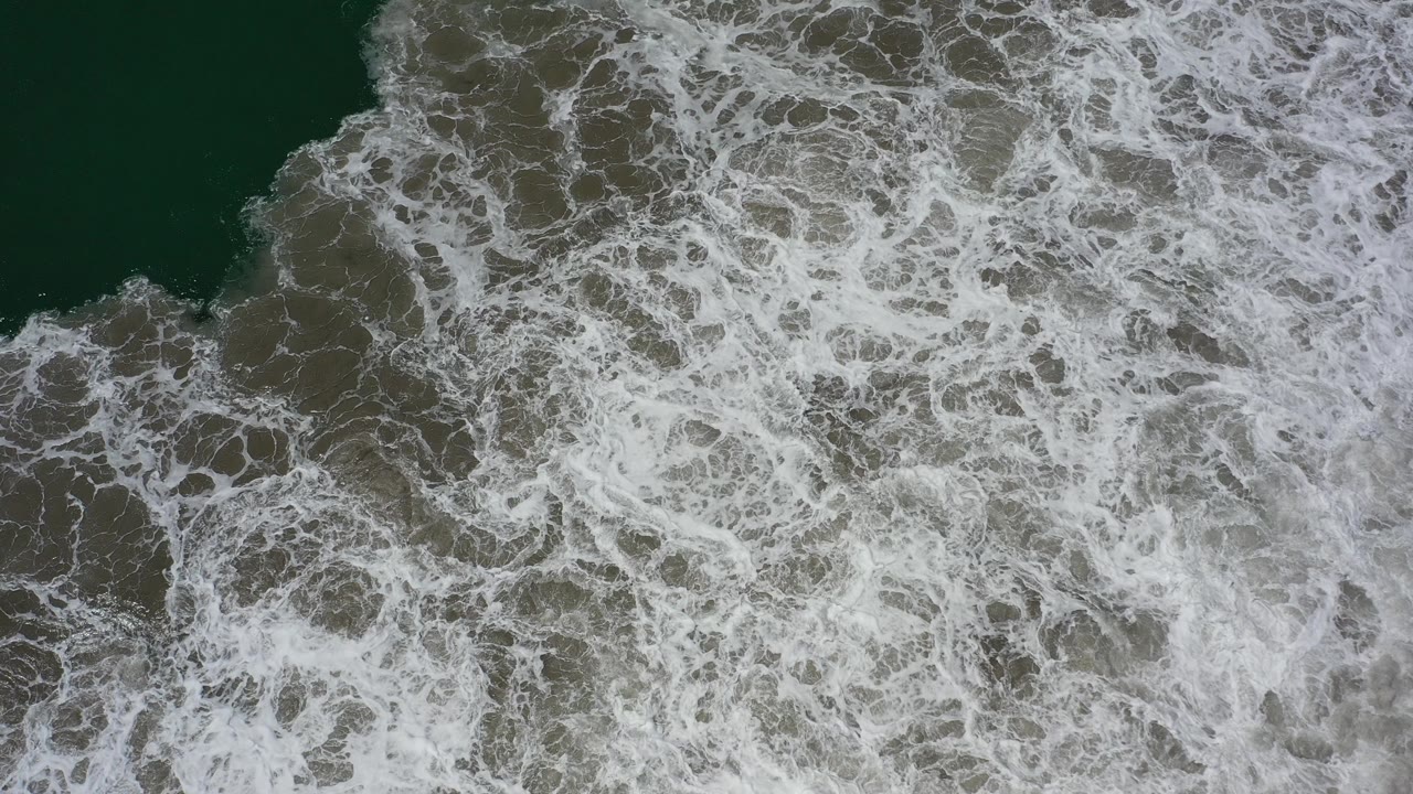 At 0:00, the Los Cabos overhead frame shows a broad patch of white surf spreading across dark blue-green water, with no visible people.