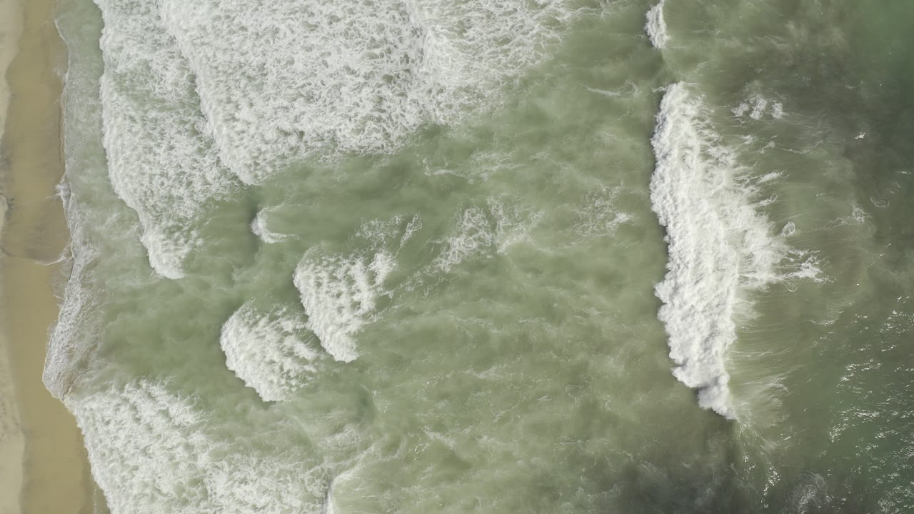 Top-down waves breaking toward a narrow beach
