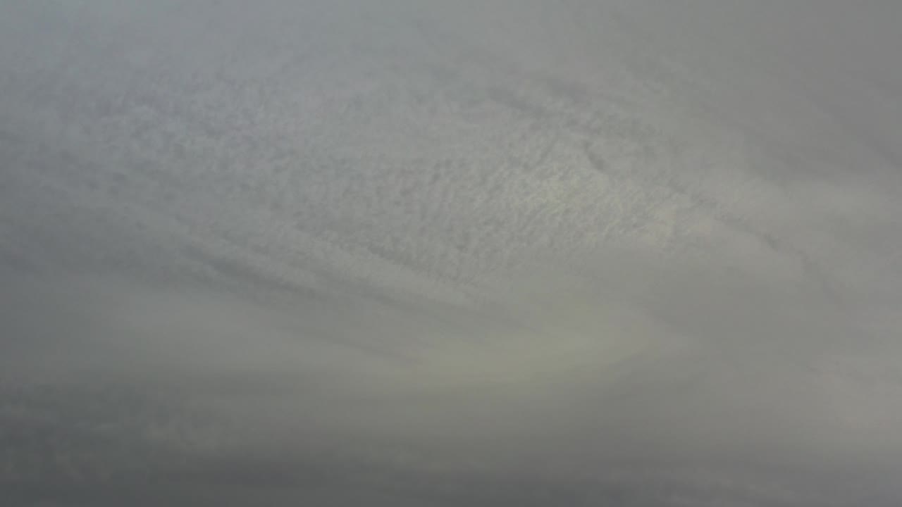 Soft gray cloud field without horizon.