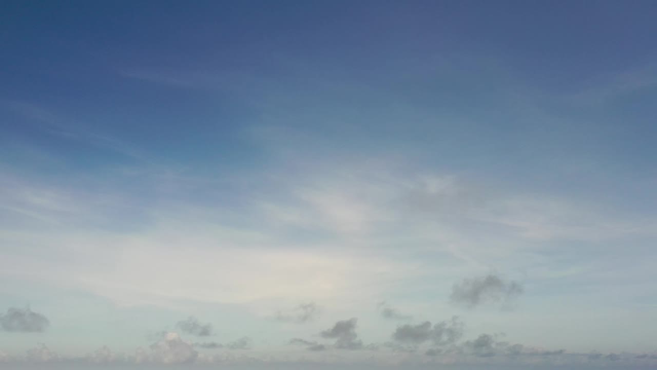 Los Cabos sky frame with a broad blue upper field, wispy pale clouds below, and no visible people or built structures.