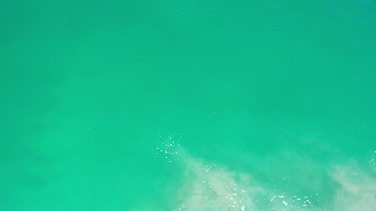 Open green water with pale foam crossing the lower portion.
