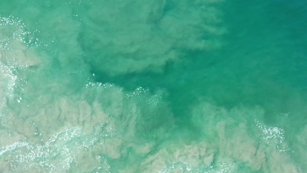 Green seawater and cloudy pale seabed texture with light reflections.