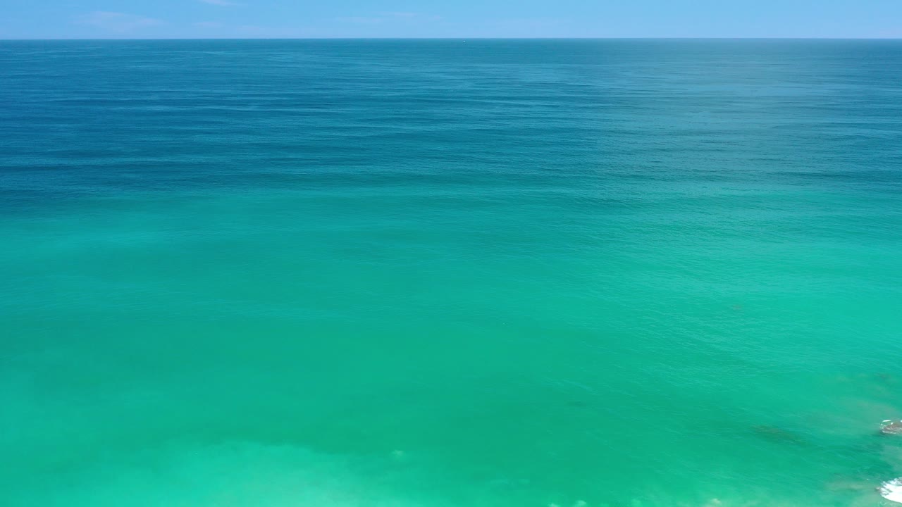 Turquoise ocean water with a blue horizon line.