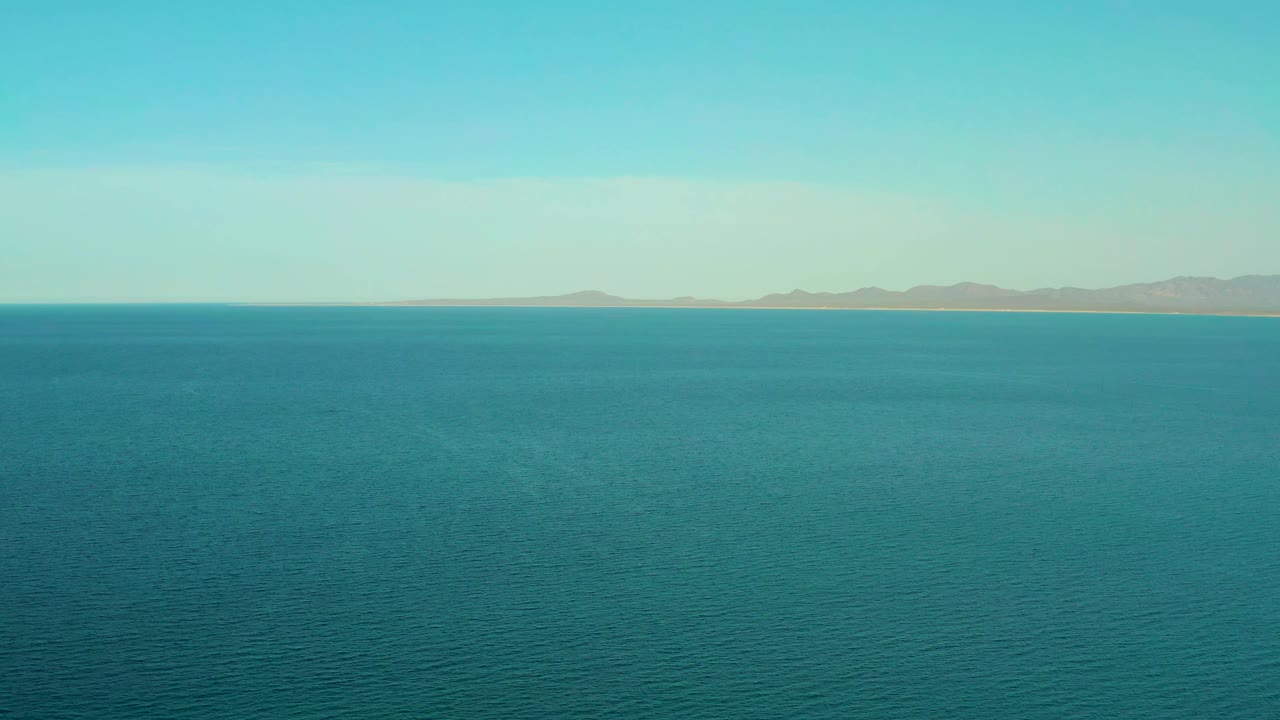 Second frame shows the same broad ocean view in El Sargento La Ventana, Mexico, with fine water ripples, distant landforms, and no visible people.