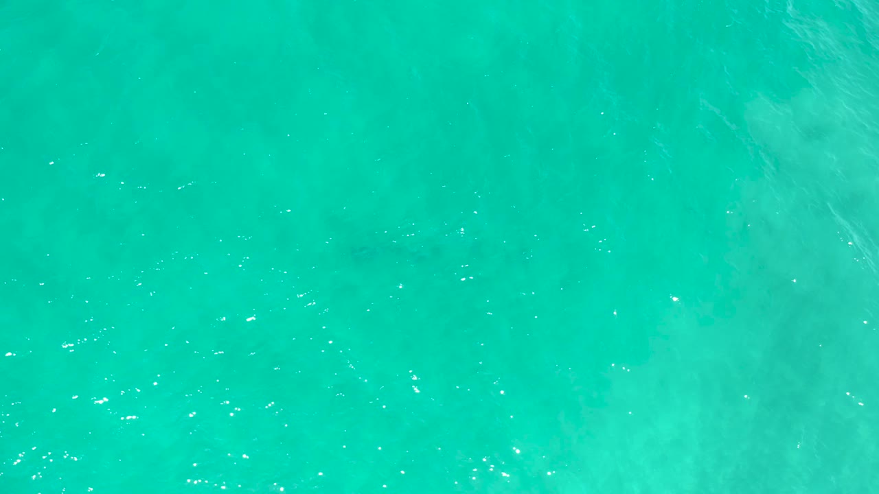 Bright shallow ocean water with ripples