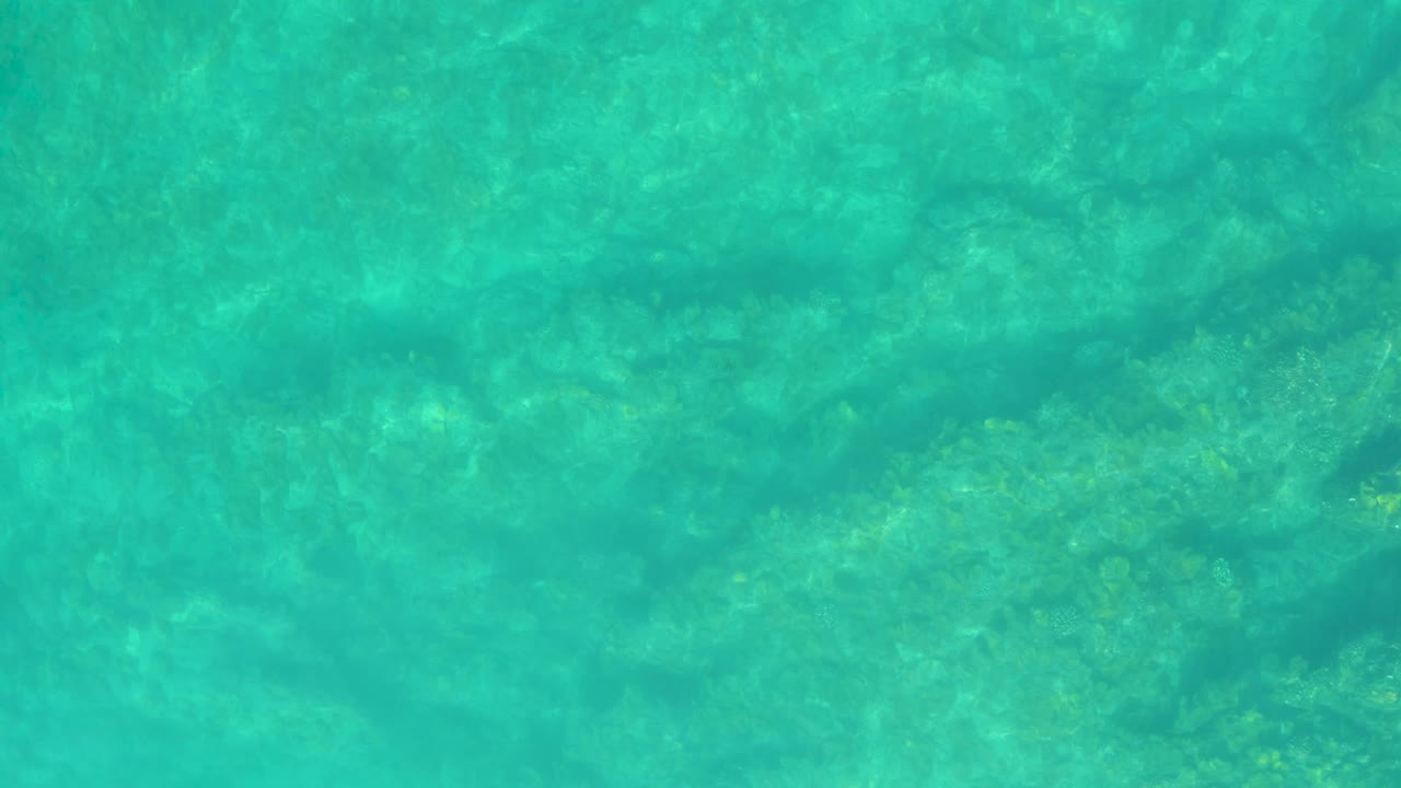 Turquoise water over a visible seabed