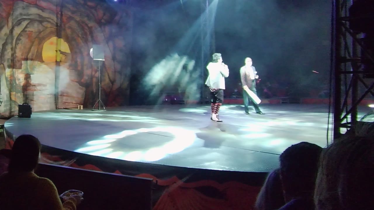 The performers shift toward the right side of the stage in San Jose Del Cabo, Mexico, while smoke and white spot patterns fill the darker background.