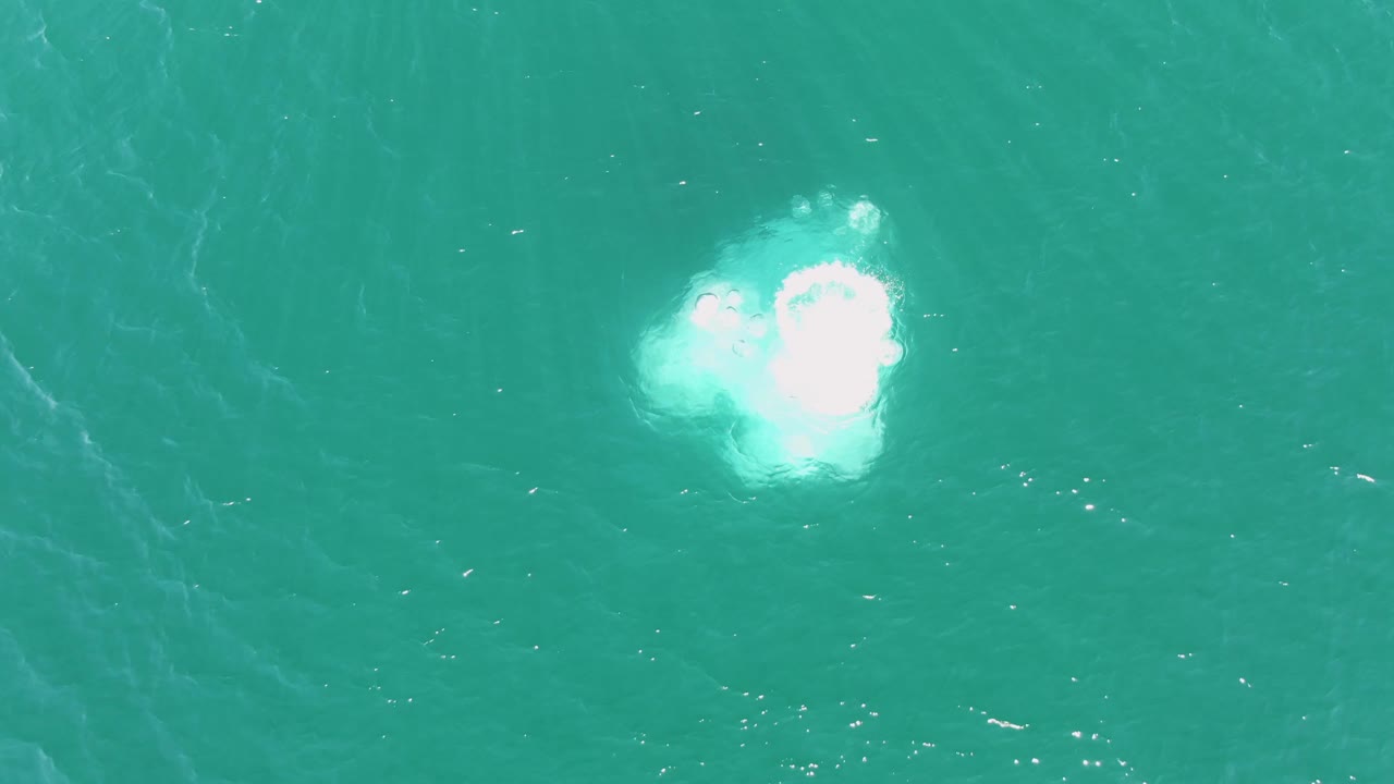 At Buzzards Beach in Baja California Sur, the white bubble area appears brighter and slightly larger within the turquoise surface, with no visible people.