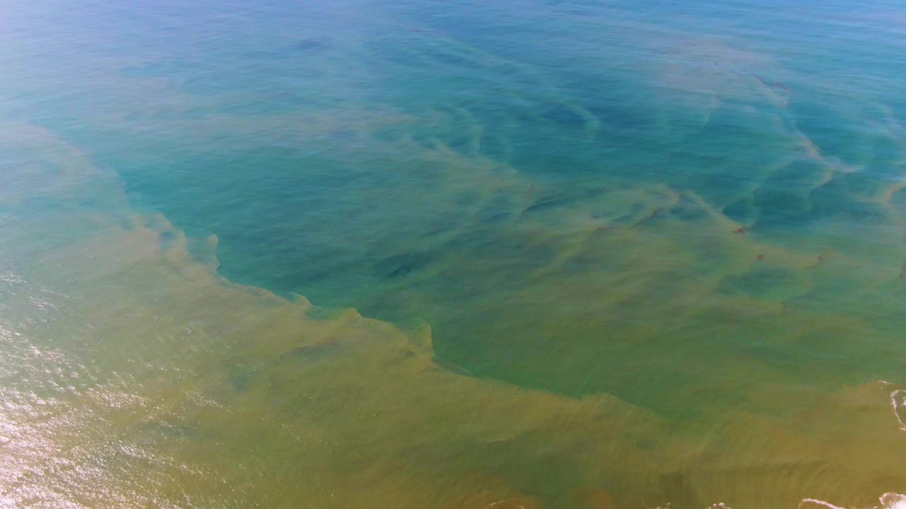 Green and turquoise water with bright reflected light