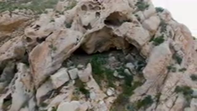 CABO PULMO BCS MEXICO-2024: Small Cave In The Middle Of A Rocky Mountain