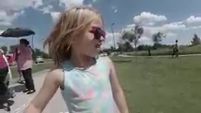 DENVER, COLORADO 2019 - LITTLE GIRL WALKING THROUGH A PARK