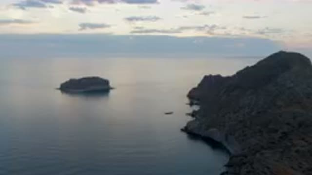 DANZANTE BAY LORETO BCS MEXICO-2023: Large Rock Formation In The Middle Of The
