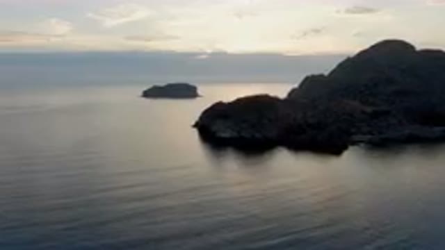 DANZANTE BAY LORETO BCS MEXICO-2023: Small Boat In The Water Near A Rocky Shoreline