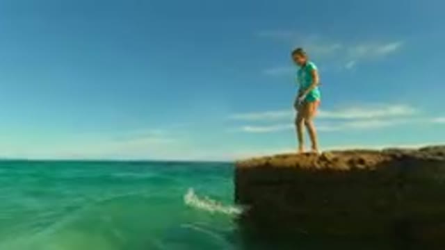 PALMILLA BCS MEXICO-2023: Girl Getting Ready To Jump in The Ocean