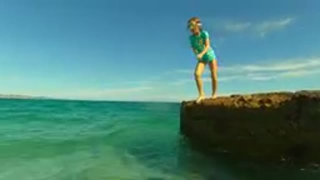 PALMILLA BCS MEXICO-2023: Young Child Jumps Off Rock Into Ocean