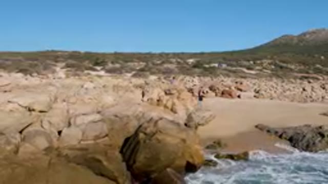 LAGUNA BEACH LOS CABOS BCS MEXICO-2023: Rocky Beach With A Small House On Top Of A Hill