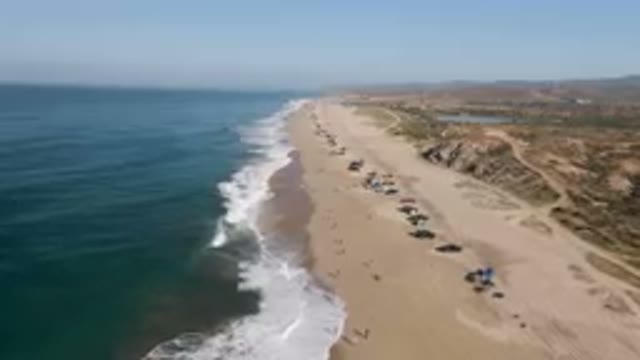 MIGRINO BCS MEXICO-2023: Arafly Beach With A Lot Of People On It