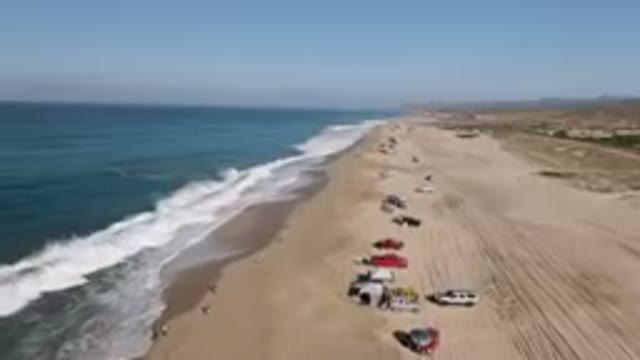 MIGRINO BCS MEXICO-2023: Araf Truck Driving On The Beach With Cars Parked On The