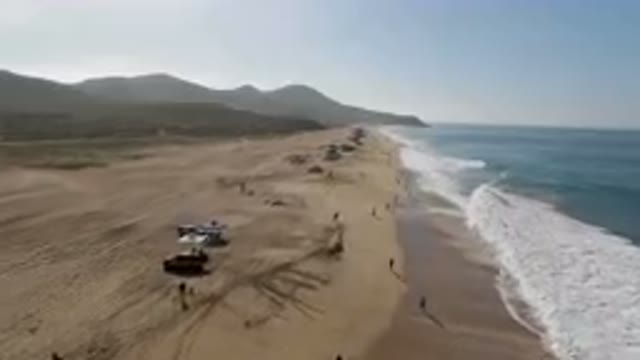 MIGRINO BCS MEXICO-2023: Many Vehicles Parked On The Beach Near The Water