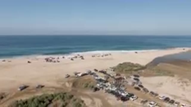 MIGRINO BCS MEXICO-2023: Beach With A Lot Of Cars Parked In The Sand