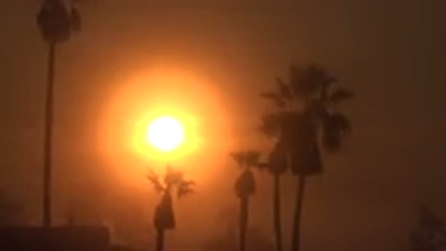 HUNTINGTON BEACH CALIFORNIA-2020: Beautiful Colors In The Sky Of The Wonderful