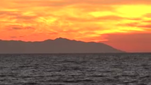 HUNTINGTON BEACH CALIFORNIA-2020: Beautiful Sunset Over Large Body Of Water With
