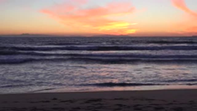 HUNTINGTON BEACH CALIFORNIA-2020: Amazing Footage Of Sunset And Waves At