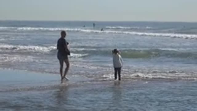 HUNTINGTON BEACH CALIFORNIA-2020: Mother Daughter Bonding Love Happy At Beach