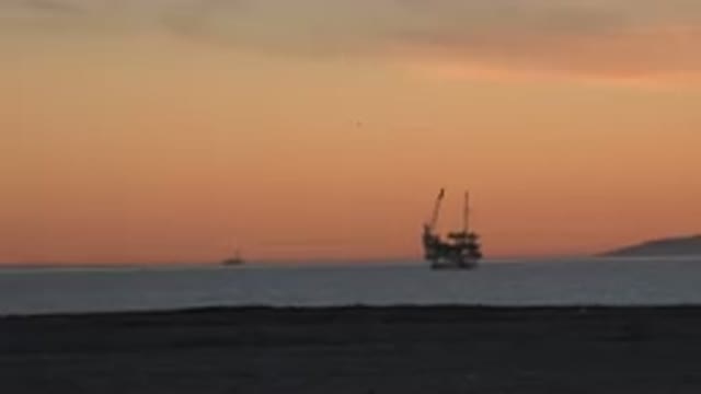 HUNTINGTON BEACH CALIFORNIA-2020: The Afternoon Sea On A Golden Clouds