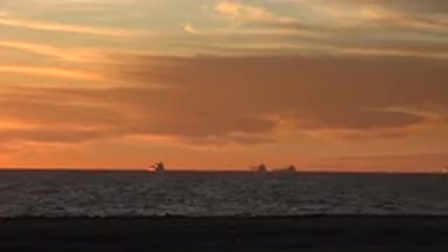 HUNTINGTON BEACH CALIFORNIA-2020: Amazing Footage Of A Sunset In The Beach And