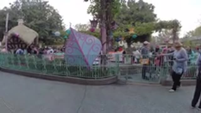 DISNEYLAND CALIFORNIA-2020: Recording My Friend In The Park