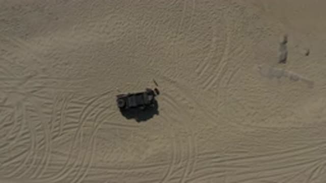 EAST CAPE BCS MEXICO-2019: Zooming In To Foreign Object In The Middle Of The