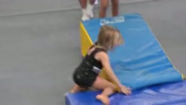 CABO SAN LUCAS MEXICO-2020: Some Girls Are Learning How To Do Aerobic With Their