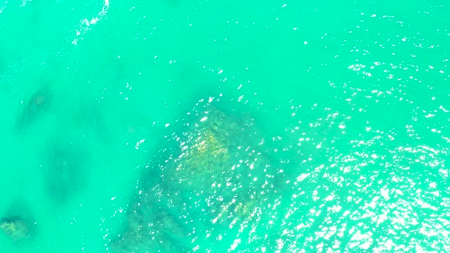 MARQUIS LOS CABOS BCS MEXICO-2021: Clear Turquoise Water with Underwater Rocks and Gentle Wave Motion