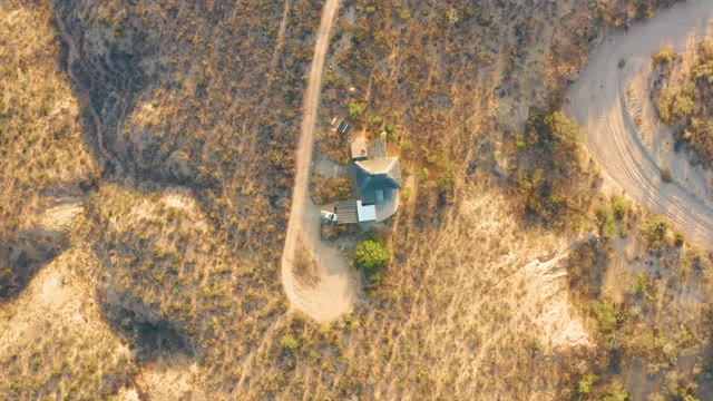 CABO PULMO BCS MEXICO-2021: Small House in Dry Grassland with Vehicle Departing