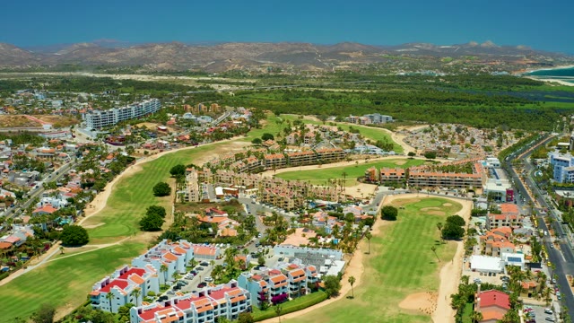 SAN JOSE DEL CABO BCS MEXICO-2021: Residential Neighborhood with Golf Course and Moving Car