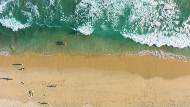 SAN JOSE DEL CABO BCS MEXICO-2020: Sandy Beach with People and Rolling Ocean Waves