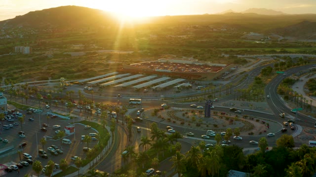 SAN JOSE DEL CABO BCS MEXICO-2020: Sunset Traffic Flowing at Urban Roundabout