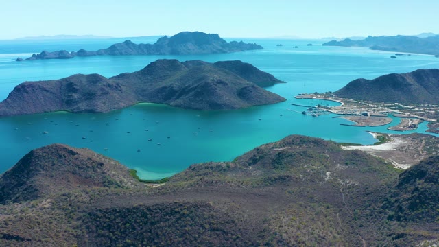 JUNCALITO BCS MEXICO-2020: Coastal Islands and Turquoise Water with Boat Passing