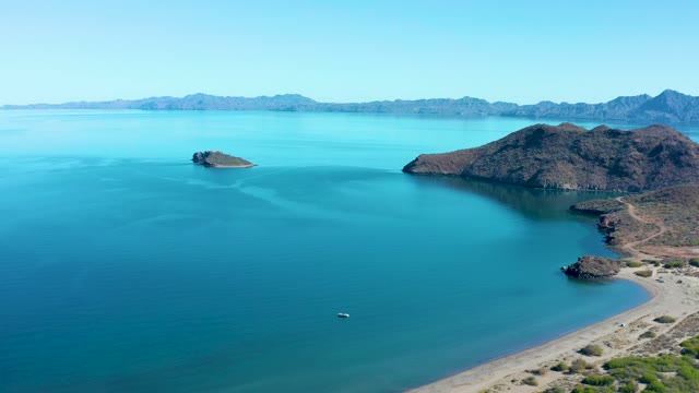 JUNCALITO BCS MEXICO-2020: Small Boat Moving in Coastal Bay