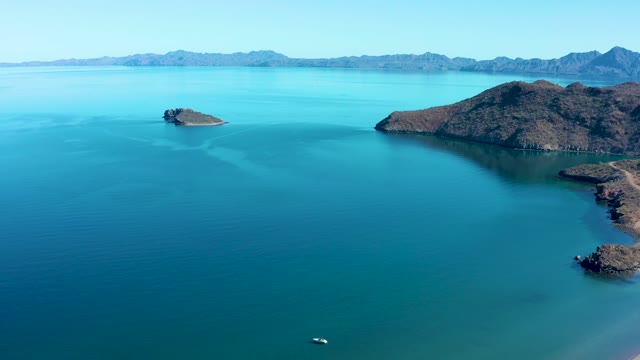JUNCALITO BCS MEXICO-2020: Small Boat Moving Toward Shore in Calm Blue Water