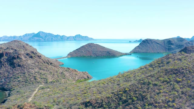 JUNCALITO BCS MEXICO-2020: Boat Moving in Mountainous Bay