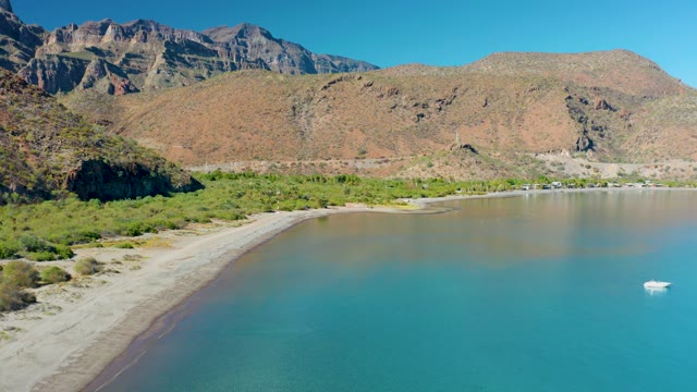 JUNCALITO BCS MEXICO-2020: Sandy Beach and Clear Blue Water with Boat Moving